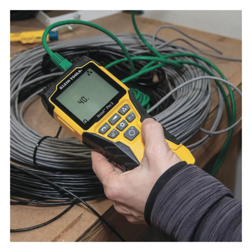 Probador de Cables / Coaxial, Voz, Datos y Video / Longitud 610 m (2001 ft) / 18 Puntos de Desconexión / POE y Voltaje / LCD Retroiluminada