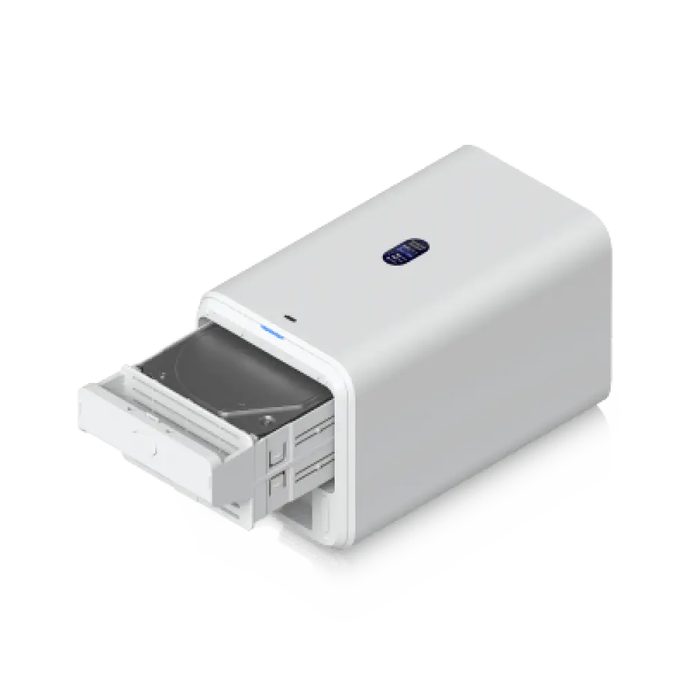 NAS Compacto de Escritorio / 2 Bahías 3.5" SATA / Puerto 2.5 GbE / USB-C 5 Gbps / PoE++ 60 W / Pantalla LCD 1.47"