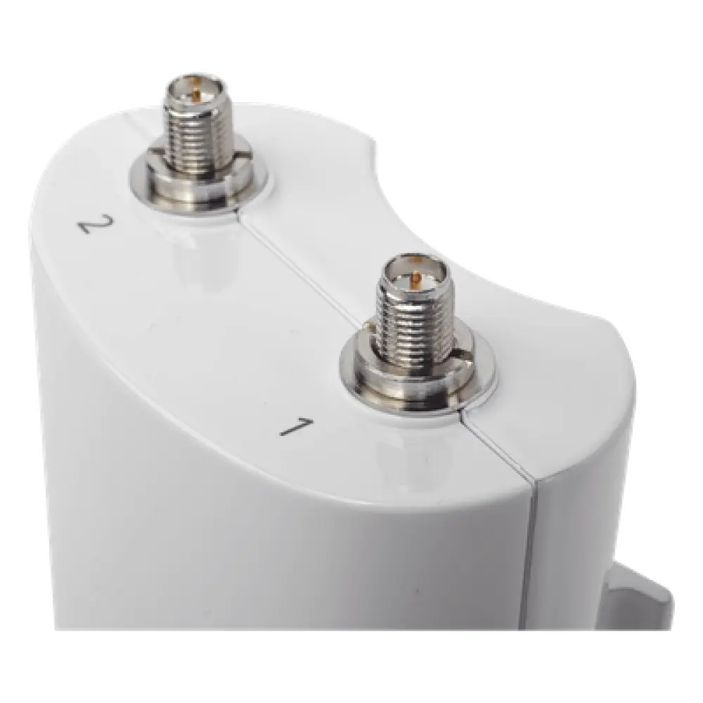 Radio Cliente Conectorizado / 700 Mbps / 4.9-6.4 GHz / IP67 / 2x2:2 MIMO / Gigabit Ethernet / SMA Inverso